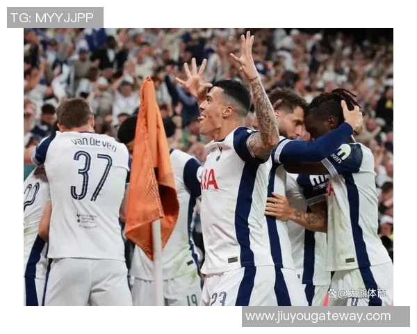 曼联友谊赛大胜国米六球狂潮与帽子戏法引发全场热潮