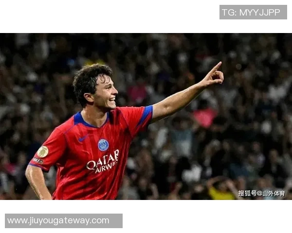 那不勒斯大胜巴黎圣日耳曼帽子戏法引爆全场战术分析与精彩瞬间回顾