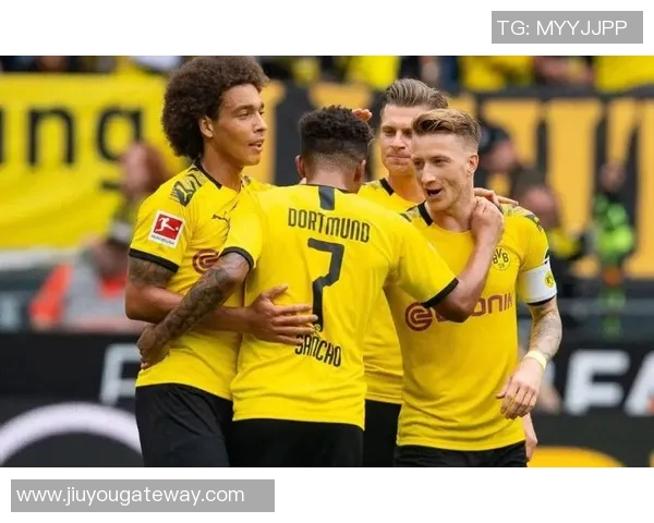 西甲激战曼联与多特蒙德平局红牌事件引发全场热议与争议