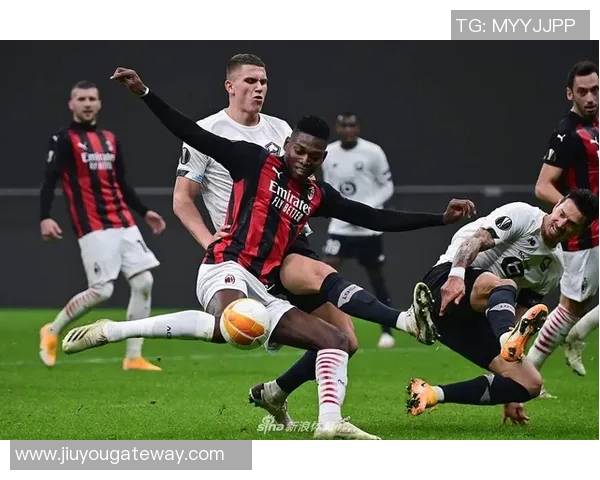 中超赛场惊现冷门曼联3-0战胜AC米兰帽子戏法引发全场狂欢