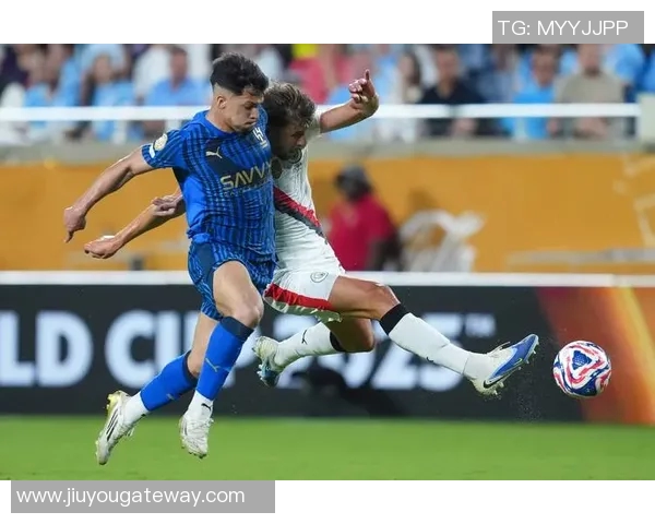 西甲赛场惊现冷门国米大胜曼城引发全场热议