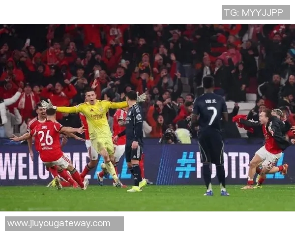 那不勒斯友谊赛大胜本菲卡四球狂潮引发全场热烈反响集锦回顾