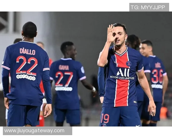 欧冠激战莱比锡狂胜巴黎圣日耳曼6-2赛场瞬间引发热烈讨论与焦点分析 欧冠激战莱比锡狂胜巴黎圣日耳曼6-2赛场瞬间引发热烈讨论与焦点分析