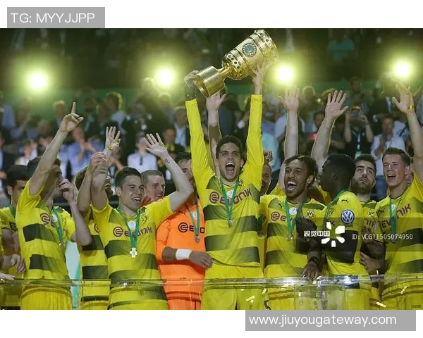 国王杯精彩对决里昂逆转多特蒙德全场沸腾瞬间回顾